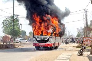 Roadways Bus Accident: लोक परिवहन बस ने कुचला किसान, गुस्साई भीड़ ने बस फूंकी