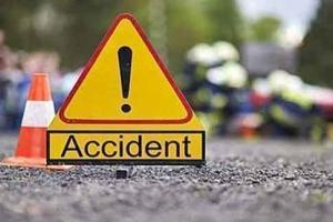Road Accident: बस-ट्रक की टक्कर में सात घायल, चार की हालत गंभीर
