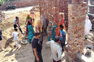 Aashiyana Campaign: पूज्य गुरु जी की प्रेरणा से गरीब परिवार की उम्मीद बनी संगत!