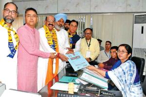 आखिरी दिन आप, कांग्रेस व शिअद प्रत्याशियों ने भरे नामांकन