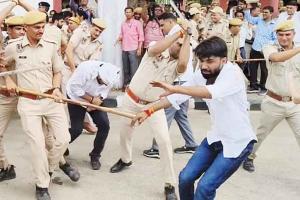 Lathicharge on ABVP Students : छात्र संघ चुनावों की मांग को लेकर प्रदर्शन कर रहे छात्रों पर लाठीचार्ज