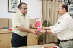 मुख्य निर्वाचन अधिकारी प्रवीण गुप्ता को भावभीनी विदाई! नए मुख्य निर्वाचन अधिकारी ने पदभार संभाला!