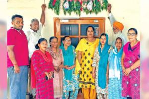 डेरा श्रद्धालु परिवार ने पोती होने की खुशी में बांधी नीम