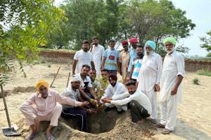 आओ मिलकर पेड़ लगाए मुहिम के तहत गांव तलवाड़ी में किया गया पौधारोपण
