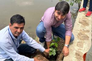 पौधरोपण करके पर्यावरण संरक्षण हेतु किया जागरूक