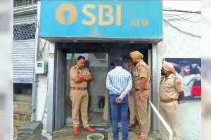 एटीएम को बनाया निशाना, 25 लाख रुपये लूटकर चोर फरार