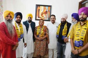 Surjit Kaur joins AAP : बड़ी खबर, अकाली दल उम्मीदवार सुरजीत कौर AAP में शामिल