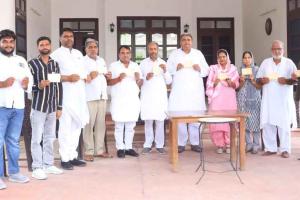 कांग्रेस कार्यकर्ताओं ने संस्कृत विद्यालय के उन्नयन अभियान को दिया समर्थन