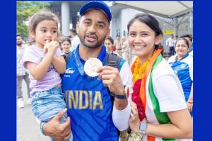 Paris Olympics 2024 : भारतीय हॉकी टीम के कप्तान ने कहा, मैं अभिभूत हूँ! स्वदेश लौटने पर भव्य स्वागत