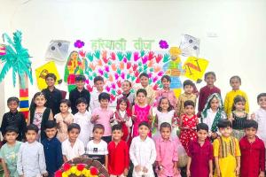 Hariyali Teej: तीज उत्सव पर हेरिटेज स्कूल में छात्रों ने किया रंगारंग कार्यक्रम