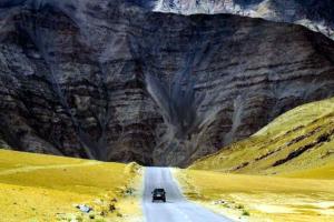 Viral News : लद्दाख यात्रा कैसे बन गई दुखदायी! जानें, विशेष वायरल लद्दाख यात्रा गाइड!