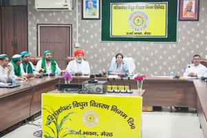 किसानों को बेवजह परेशान न करें बिजली विभाग: राकेश टिकैत 