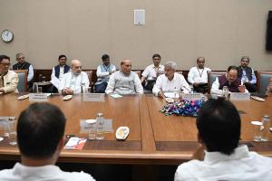 Bangladesh News Updates : बांग्लादेशी सेना ने की अंतरिम सरकार बनाने की घोषणा, भारत ने बुलाई सर्वदलीय बैठक