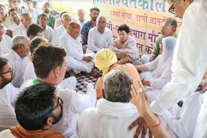 सांसद कुमारी सैलजा ने जाना धरना दे रहे लोगों का दर्द!