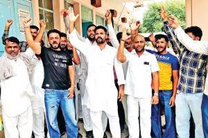 Villagers Protest : ग्रामीणों का बिजली विभाग को अल्टीमेटम, बिजली बहाल नहीं हुई तो निगम कार्यालय की होगी तालाबंदी!