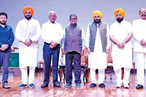 राज्यपाल ने पंजाब के पांच नए मंत्रियों कोे दिलाई शपथ