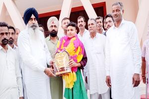 खारियां की बेटी अर्चना ने बेटों से बढ़कर कर दिखाया वो कारनामा जिसका ग्रामीणों ने किया जोरदार स्वागत!