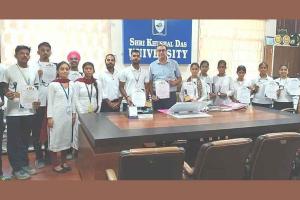 State Yoga Championship: एसकेडी के छात्र-छात्राओं ने योग में लहराया परचम