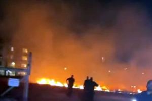 Helicopter Collides: इमारत से टकराया हेलीकॉप्टर, चार मरे