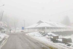 Jammu and Kashmir Weather: ऊंचाई वाले इलाकों में बर्फबारी, बढ़ेगी ठण्ड