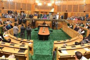 Jammu and Kashmir: जम्मू-कश्मीर विधानसभा में हंगामा, पीडीपी ने अनुच्छेद 370 को लेकर रखा प्रस्ताव