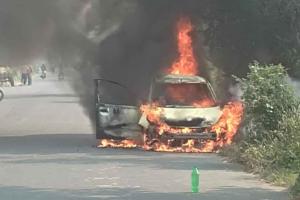 द बर्निंग कार: बाल-बाल बचे चाचा-भतीजी