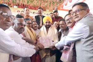 सीएम मान व राज्यपाल गुलाब चंद ने की महोत्सव में शिरकत