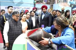 राज्यपाल ने गुजराल साइंस सिटी व आरसीएफ का किया दौरा