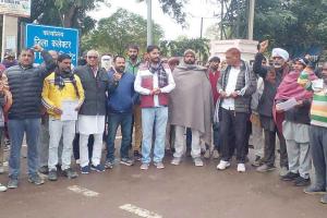 Farmers Protests: किसानों ने जिला कलक्ट्रेट समक्ष किया प्रदर्शन