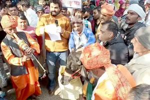 Sarkari School: सरकारी स्कूल की समस्या को लेकर ग्रामीणों ने किया प्रदर्शन