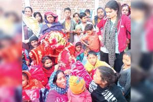 हिमाचल की साध संगत ने जरूरतमंद परिवारों को बांटे कंबल व गर्म कपड़े
