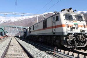 Haryana Railway News: डबवाली से गुजरने वाली 18 ट्रेनें रद्द, 16 ट्रेनों के रूटों में बदलाव