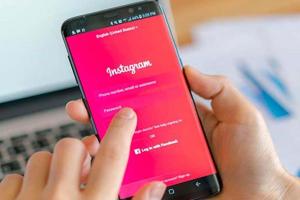 Instagram: इंस्टाग्राम पर बातों में उलझा कर युवती से की ठगी, केस दर्ज