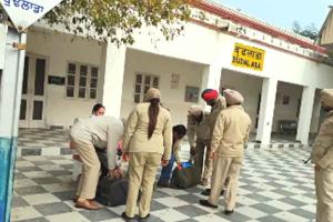 पुलिस ने रेलवे स्टेशनों पर चलाया चेकिंग अभियान