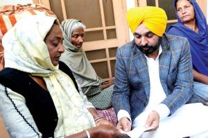 शहीद कांस्टेबल के परिवार को एक करोड़ की सहायता: सीएम