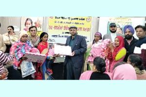 Beti Bachao Beti Padhao: 48 नवजात बच्चियों को तोहफे देकर किया सम्मानित