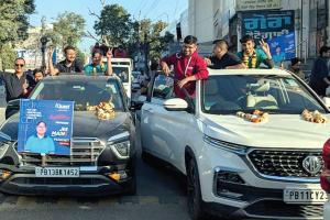 Roadshow: जेईई के परिणामों की सफलता को लेकर संगरूर के बाजारों में निकाला रोड शो