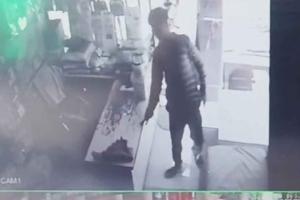 Theft at Grocery Store: किरयाना की दुकान से 15 हजार चोरी, सीसीटीवी में कैद हुई वारदात