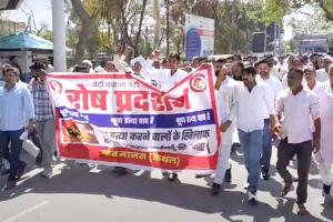 कैथल अवैध भ्रूण लिंग जांच: ग्रामीण ने अन्य आरोपियों की गिरफ्तारी को लेकर किया लघु सचिवालय में प्रदर्शन, डीएसपी को सौंपा ज्ञापन