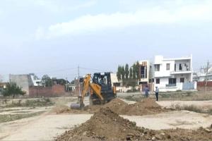 Bulldozer: अवैध कॉलोनियों पर चला प्रशासन का पीला पंजा