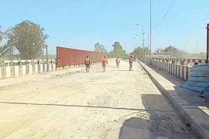 Shambhu Border: पुलिस ने सड़क के दोनों तरफ से हटाए बैरीकेड्स
