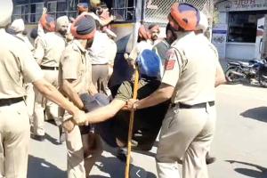 Farmer News: डीसी कार्यालय समक्ष धरना देने पहुंचे किसानों को पुलिस ने किया डिटेन