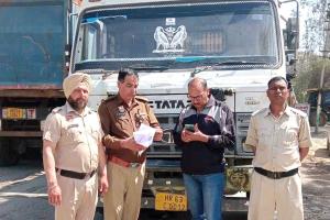 Traffic Challan: चैकिंग के दौरान 3 वाहन सीज तथा 25 पर लगाया 19.63 लाख जुर्माना