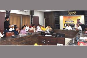 Family ID News: बुजुर्ग बाला देवी ने कुर्सी पर बैठकर जिंदा होने का दिया प्रमाण तो एडीसी हुए हैरान