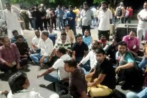 Bokaro Clash: लाठीचार्ज में युवक की मौत पर बवाल, गाड़ियों में लगाई आग