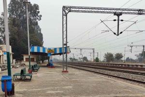 Hemkunt Express Accident: पंजाब में रेलवे स्टेशन पर रेलवे कर्मचारियों की सतर्कता! हेमकुंट एक्सप्रेस के यात्री बाल-बाल बचे