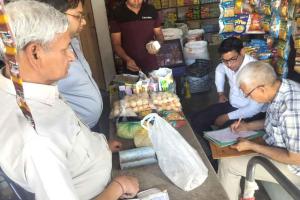 Kuttu Ka Atta: सीएम फ्लाइंग ने शहर में छापेमारी कर भरे कुट्टू आटे के सैंपल