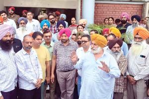 PAU: धरने पर बैठने से पहले ही पीएयू कर्मी पुलिस हिरासत में