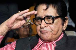 Manoj Kumar funeral : ‘भारत कुमार’ को आखिरी विदाई, फिल्म इंडस्ट्री ने नम आंखों से कहा अलविदा