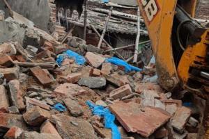 Bulldozer Action: रामा मंडी में तस्करों का अवैध निर्माण ध्वस्त